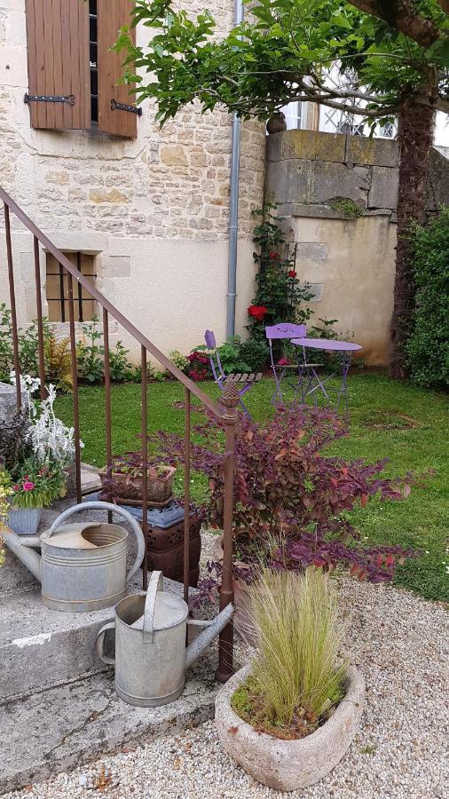 Chambres D'Hotes Du Tilleul Nanteuil-en-Vallee Luaran gambar